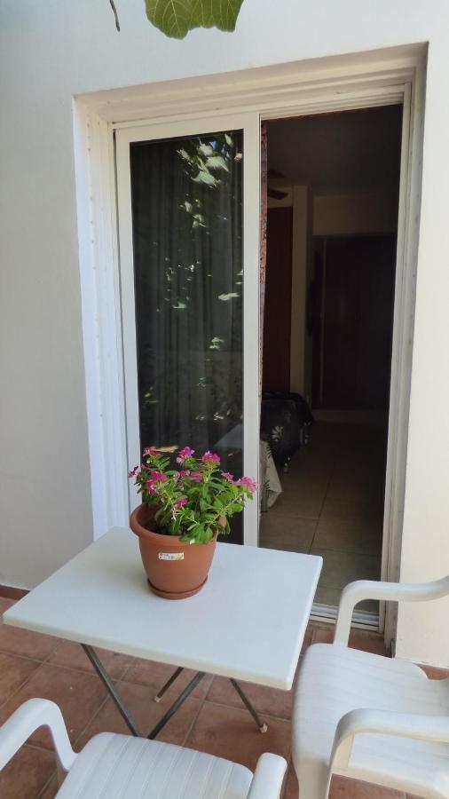 Kalampakas Guesthouse Larnaca Esterno foto