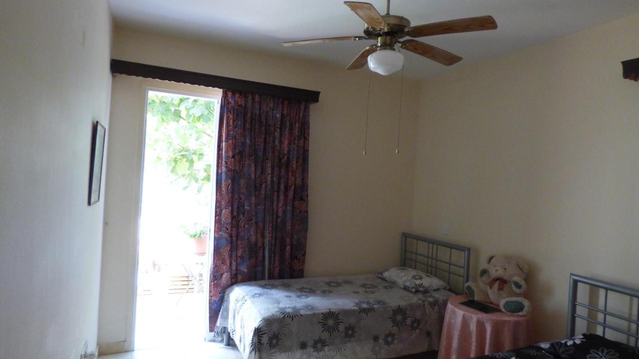Kalampakas Guesthouse Larnaca Esterno foto